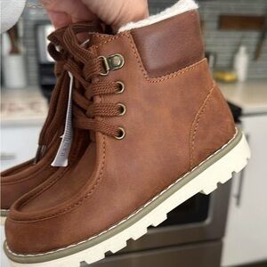 Old Navy Toddler Boots - 9